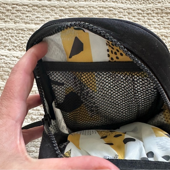 Thread Crossbody Bag - Picture 4 of 4